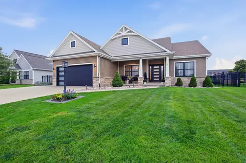 1104 Morningside Ln, Mahomet, IL 61853