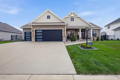 1104 Morningside Ln, Mahomet, IL 61853