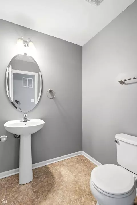 Bath - 1665 Windward Dr, Pingree Grove, IL 60140 photo 1 of 3