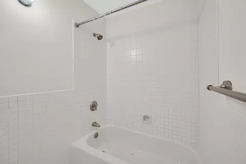 Bath - 40 E 9th St #1809, Chicago, IL 60605 photo 2 of 3