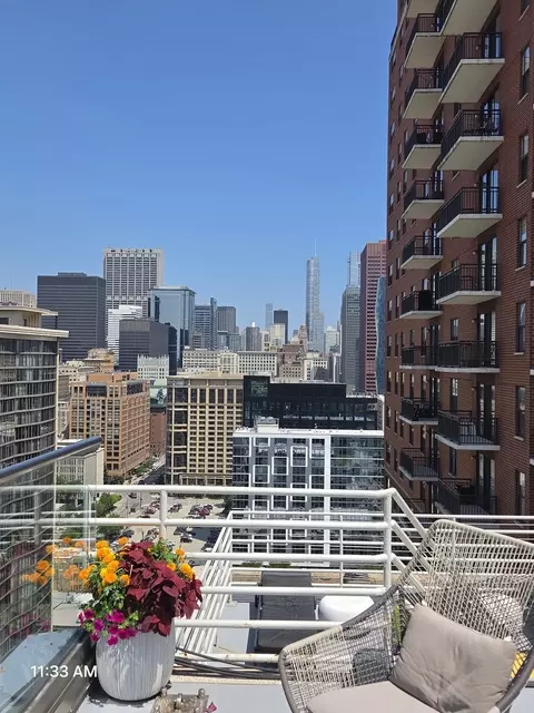 Exterior - 40 E 9th St #1809, Chicago, IL 60605 photo 2 of 4