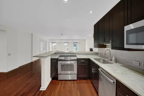 Kitchen - 40 E 9th St #1809, Chicago, IL 60605 photo 2 of 2