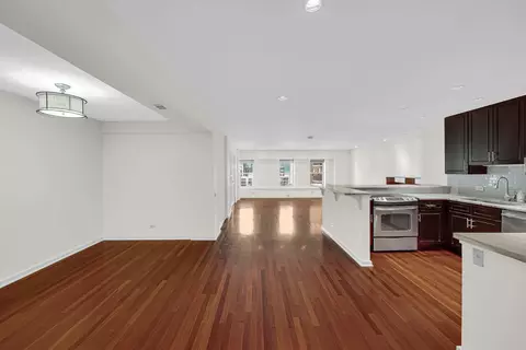 Living - 40 E 9th St #1809, Chicago, IL 60605 photo 2 of 7