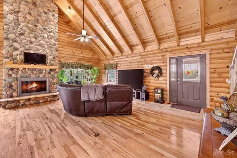 Living - 1334 Hillside Vw, Algonquin, IL 60102 photo 1 of 4
