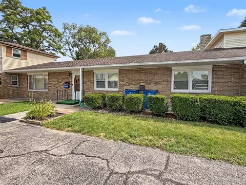 305 E Cherry St #3, Watseka, IL 60970