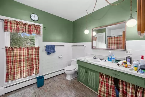 Bath - 10274 E 1900th St, Cambridge, IL 61238 photo 2 of 3