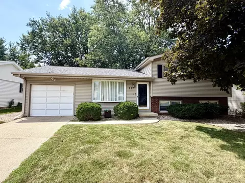117 Greenleaf Dr, Bloomington, IL 61704 photo 2