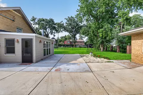 Exterior - 11701 S Bell Ave, Chicago, IL 60643 photo 5 of 8