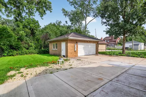 Exterior - 11701 S Bell Ave, Chicago, IL 60643 photo 6 of 8