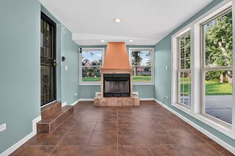 Living - 11701 S Bell Ave, Chicago, IL 60643 photo 7 of 9