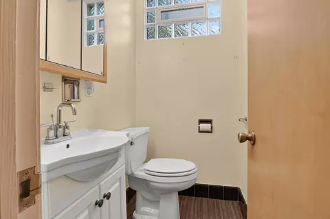 Bath - 11701 S Bell Ave, Chicago, IL 60643 photo 2 of 4