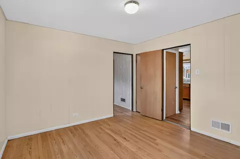 Bedroom - 11701 S Bell Ave, Chicago, IL 60643 photo 6 of 8