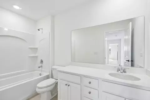 Bath - 25530 W Emory Ln, Plainfield, IL 60544 photo 1 of 3