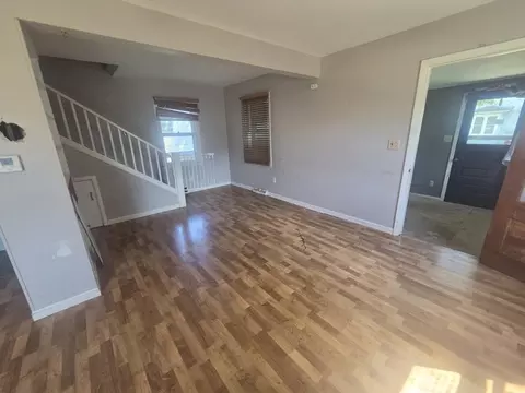 Living - 601 7th Ave, Fulton, IL 61252 photo 2 of 3