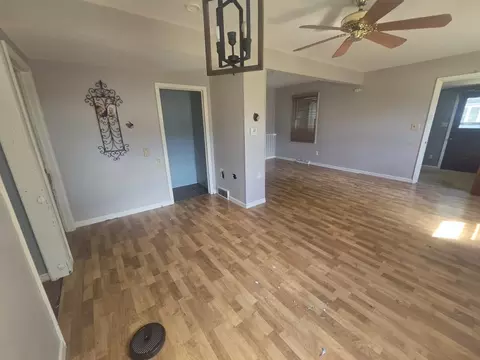 Living - 601 7th Ave, Fulton, IL 61252 photo 1 of 3