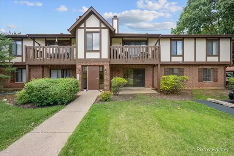 221 Uteg St #C, Crystal Lake, IL 60014