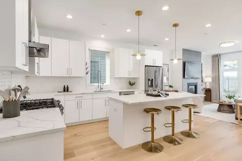 Kitchen - 1118 Pitner Ave, Evanston, IL 60202 photo 1 of 3