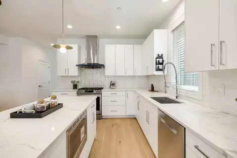 Kitchen - 1118 Pitner Ave, Evanston, IL 60202 photo 3 of 3