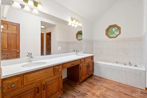 Bath - 24847 W Burdick Rd, Plainfield, IL 60585 photo 2 of 5