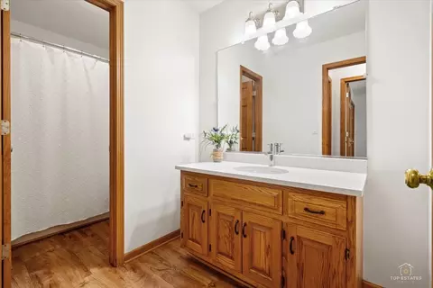 Bath - 24847 W Burdick Rd, Plainfield, IL 60585 photo 4 of 5