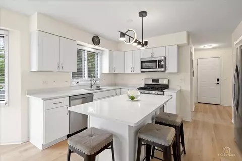 Kitchen - 24847 W Burdick Rd, Plainfield, IL 60585 photo 2 of 4