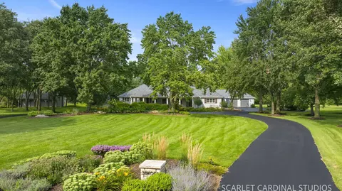 38 W064 Tanglewood Dr, Batavia, IL 60510