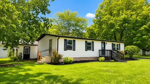 50 Maple Ln, Sandwich, IL 60548
