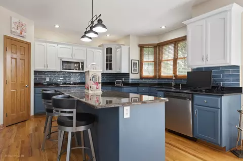 Kitchen - 413 Edgewater Dr, Morris, IL 60450 photo 2 of 4