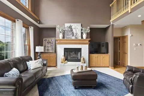Living - 413 Edgewater Dr, Morris, IL 60450 photo 2 of 4