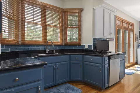 Kitchen - 413 Edgewater Dr, Morris, IL 60450 photo 4 of 4
