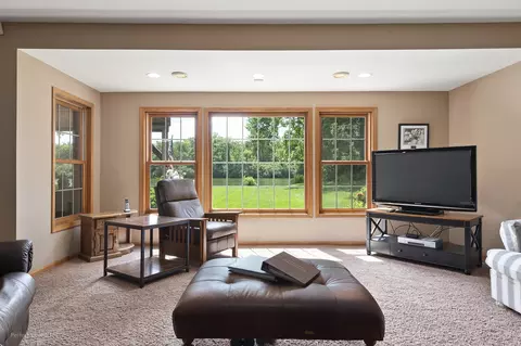 Living - 413 Edgewater Dr, Morris, IL 60450 photo 4 of 4