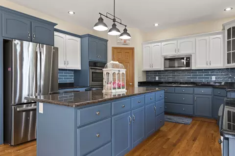 Kitchen - 413 Edgewater Dr, Morris, IL 60450 photo 3 of 4
