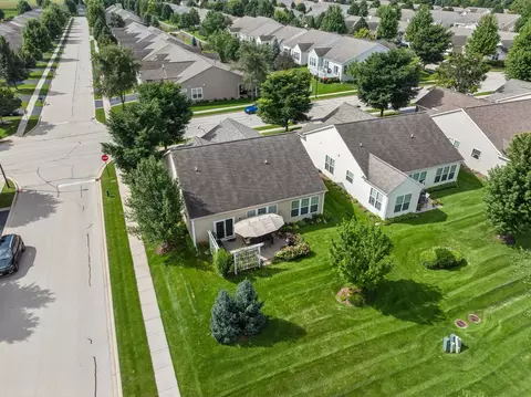 View/Area - 2751 Beacon Point Cir, Elgin, IL 60124 photo 2 of 6