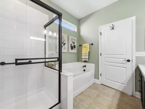 Bath - 2751 Beacon Point Cir, Elgin, IL 60124 photo 3 of 3