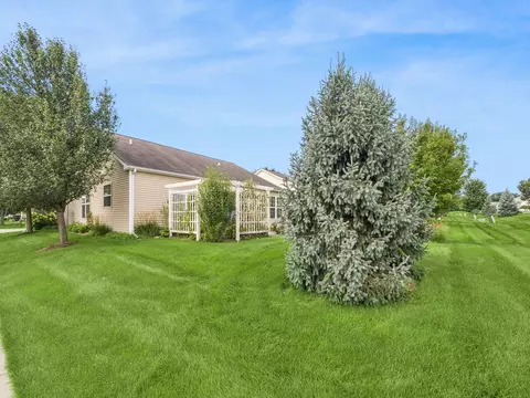 Exterior - 2751 Beacon Point Cir, Elgin, IL 60124 photo 7 of 9