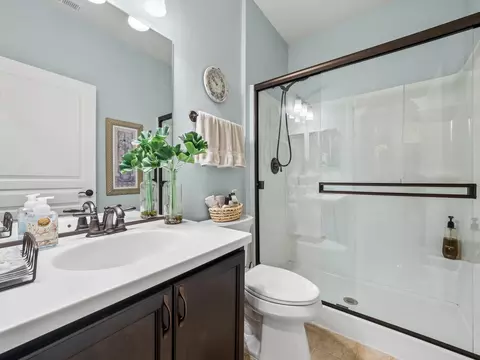 Bath - 2751 Beacon Point Cir, Elgin, IL 60124 photo 1 of 3
