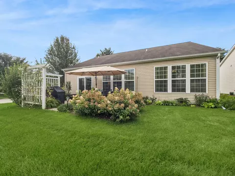 Exterior - 2751 Beacon Point Cir, Elgin, IL 60124 photo 5 of 9