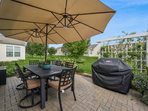 Exterior - 2751 Beacon Point Cir, Elgin, IL 60124 photo 2 of 9