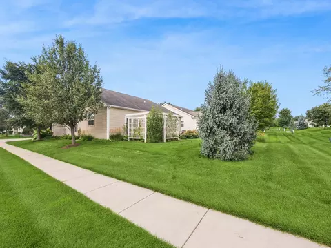 Exterior - 2751 Beacon Point Cir, Elgin, IL 60124 photo 6 of 9
