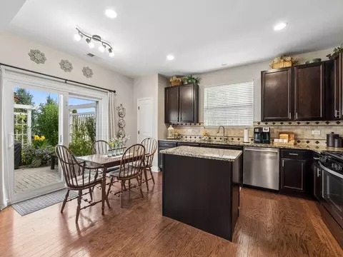 Kitchen - 2751 Beacon Point Cir, Elgin, IL 60124 photo 2 of 4