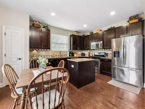 Kitchen - 2751 Beacon Point Cir, Elgin, IL 60124 photo 3 of 4