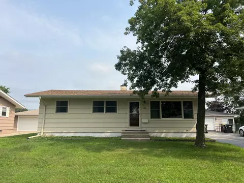 22 Arrowhead Dr, Thornton, IL 60476