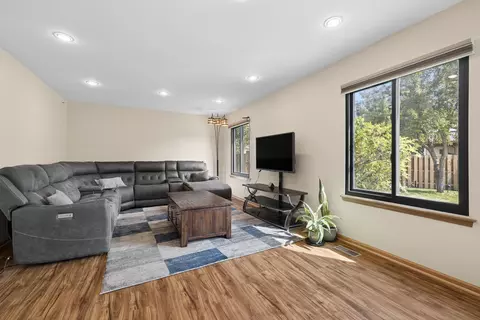 Living - 556 Foxford Rd, Bartlett, IL 60103 photo 1 of 2