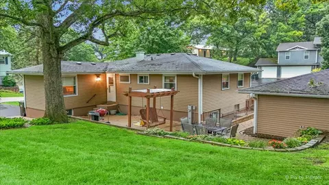 Exterior - 12 Oak Dr, Oakwood Hills, IL 60013 photo 1 of 6