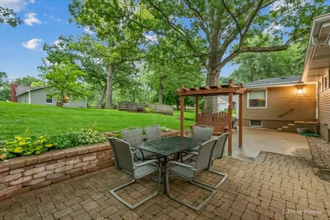 Exterior - 12 Oak Dr, Oakwood Hills, IL 60013 photo 5 of 6