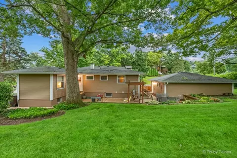 Exterior - 12 Oak Dr, Oakwood Hills, IL 60013 photo 4 of 6