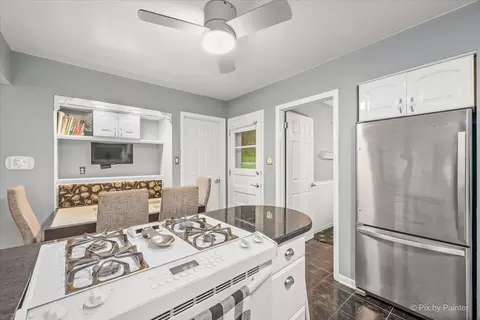 Kitchen - 12 Oak Dr, Oakwood Hills, IL 60013 photo 3 of 3