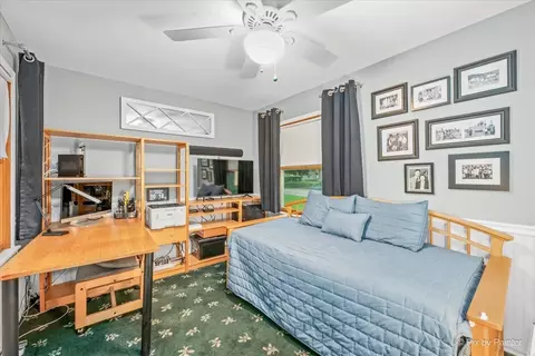 Bedroom - 12 Oak Dr, Oakwood Hills, IL 60013 photo 3 of 3
