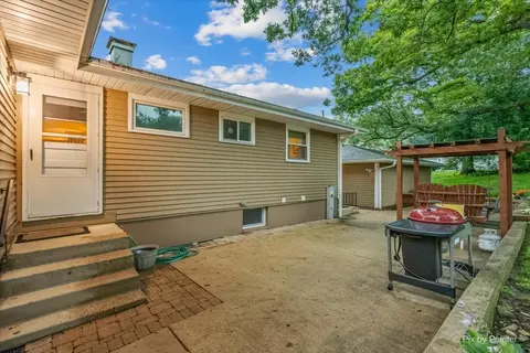 Exterior - 12 Oak Dr, Oakwood Hills, IL 60013 photo 3 of 6