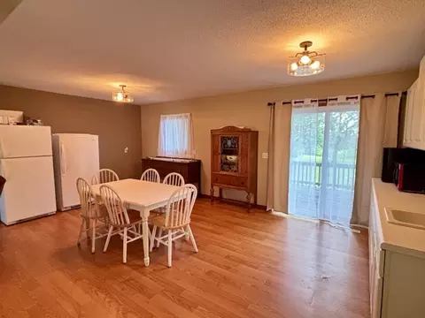 Dining - 112 Cherry St, Carthage, IL 62321 photo 2 of 2